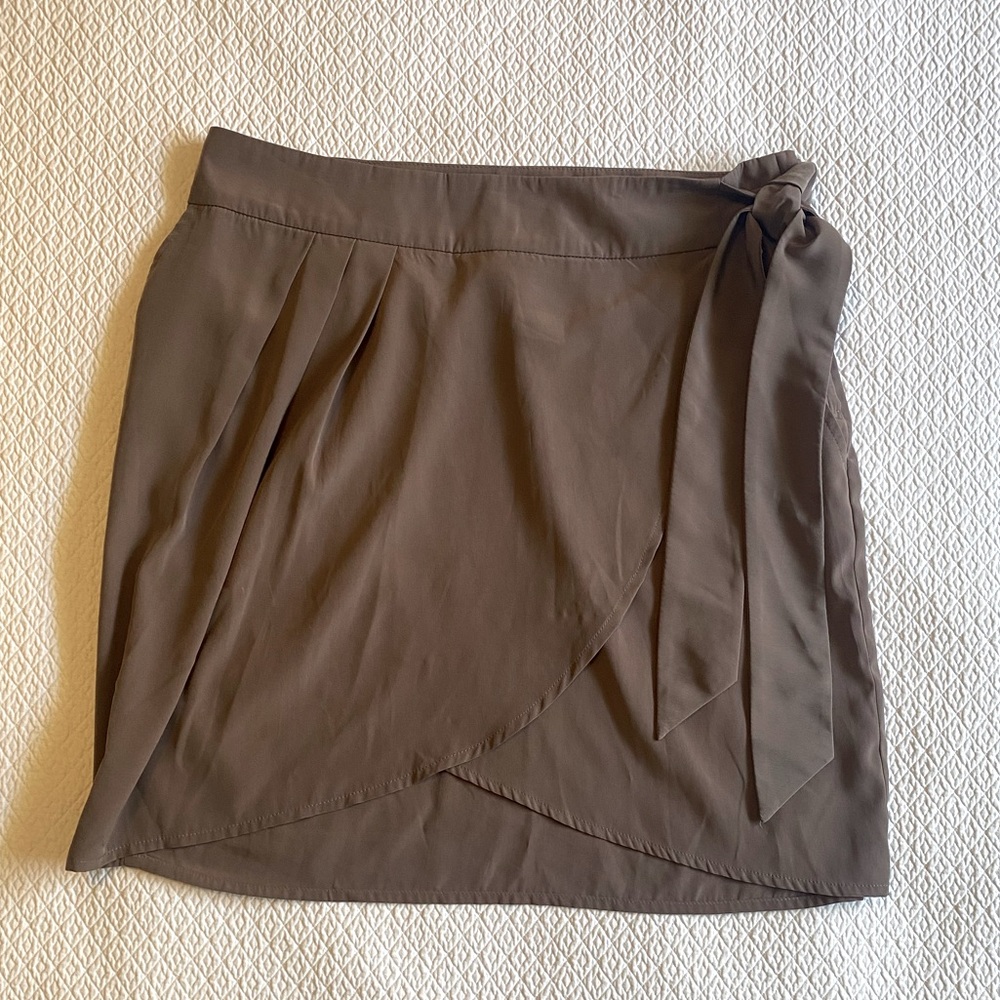 H&M Size 8 Wrap Skirt with Pockets and Side Tie
